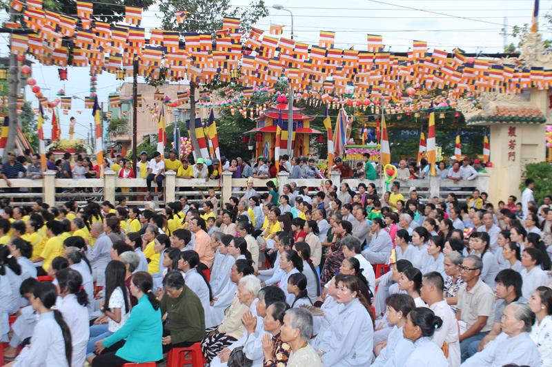 PG Đồng Tháp: Thuyết Pháp – Phóng Đăng – Diễu Hành Xe Hoa – Văn Nghệ