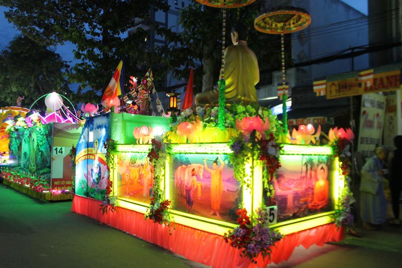 PG Đồng Tháp: Thuyết Pháp – Phóng Đăng – Diễu Hành Xe Hoa – Văn Nghệ