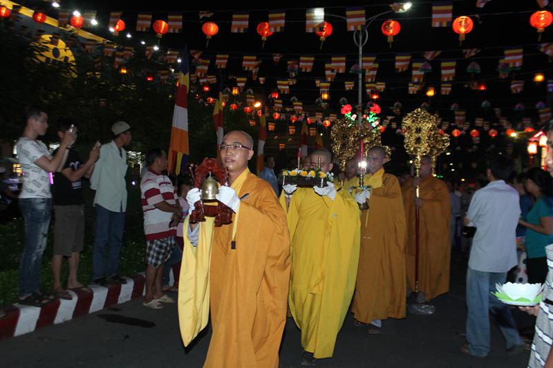 PG Đồng Tháp: Thuyết Pháp – Phóng Đăng – Diễu Hành Xe Hoa – Văn Nghệ