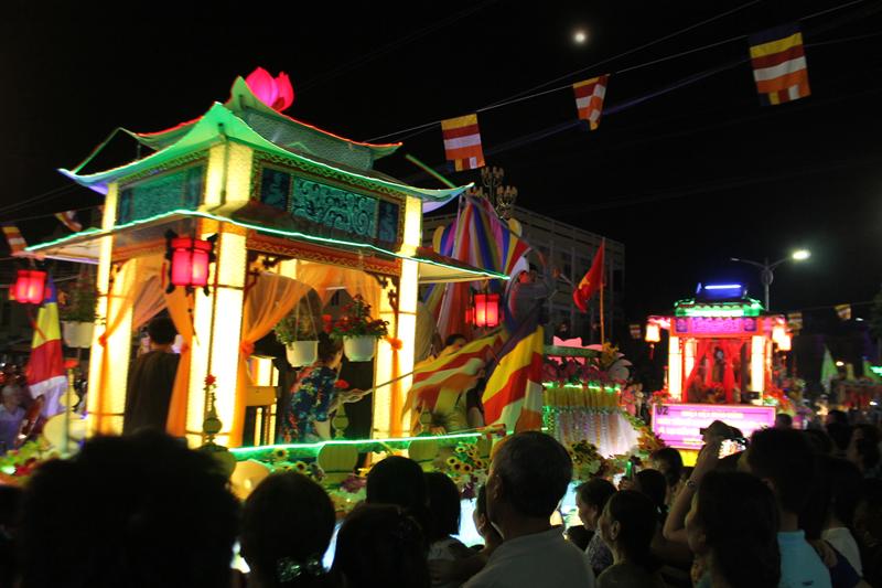 PG Đồng Tháp: Thuyết Pháp – Phóng Đăng – Diễu Hành Xe Hoa – Văn Nghệ