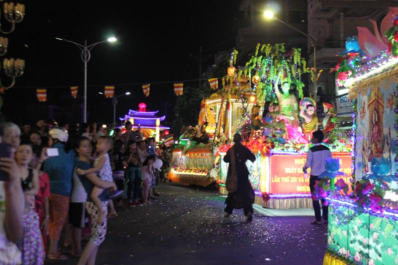 PG Đồng Tháp: Thuyết Pháp – Phóng Đăng – Diễu Hành Xe Hoa – Văn Nghệ