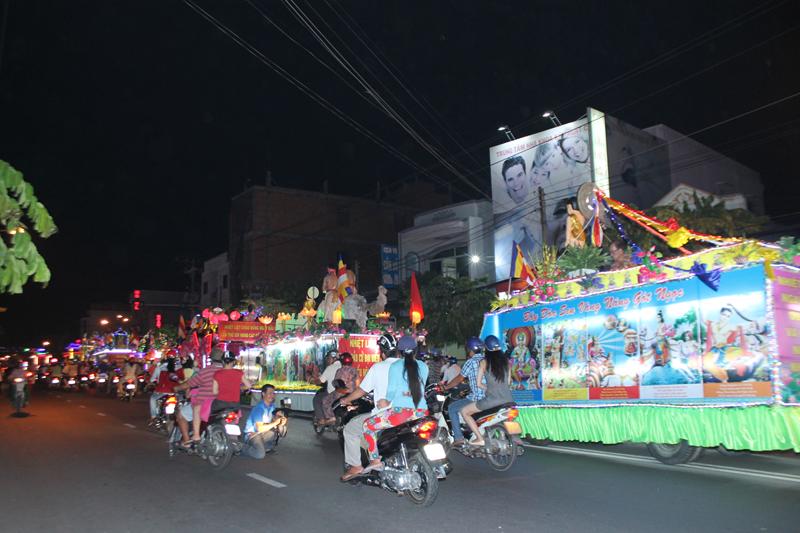 PG Đồng Tháp: Thuyết Pháp – Phóng Đăng – Diễu Hành Xe Hoa – Văn Nghệ