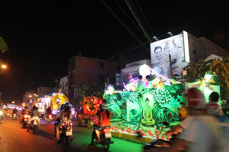 PG Đồng Tháp: Thuyết Pháp – Phóng Đăng – Diễu Hành Xe Hoa – Văn Nghệ