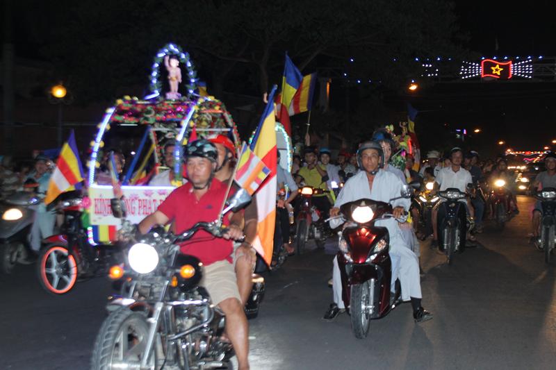 PG Đồng Tháp: Thuyết Pháp – Phóng Đăng – Diễu Hành Xe Hoa – Văn Nghệ