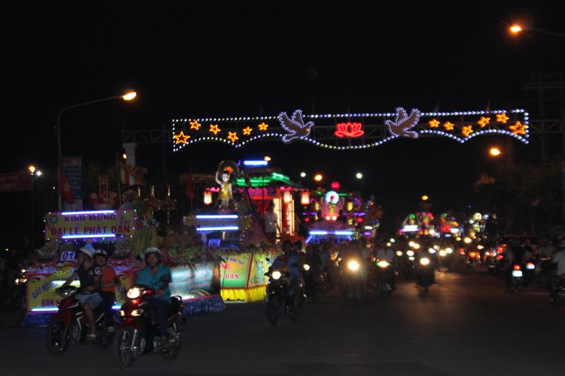 PG Đồng Tháp: Thuyết Pháp – Phóng Đăng – Diễu Hành Xe Hoa – Văn Nghệ