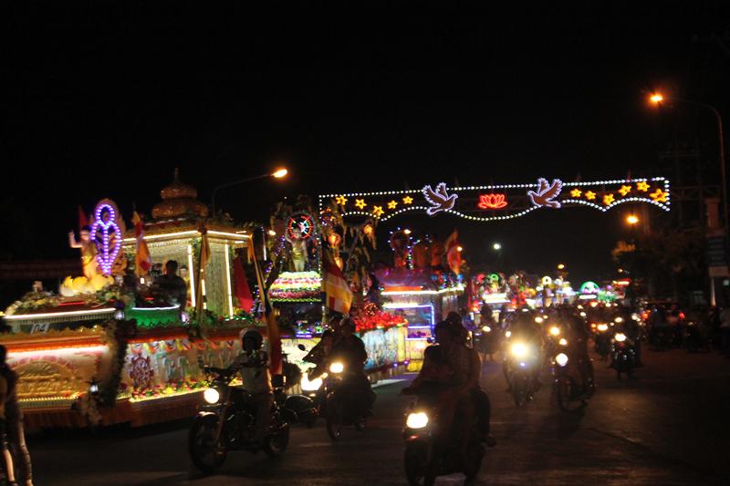 PG Đồng Tháp: Thuyết Pháp – Phóng Đăng – Diễu Hành Xe Hoa – Văn Nghệ