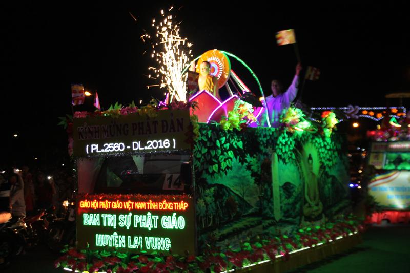 PG Đồng Tháp: Thuyết Pháp – Phóng Đăng – Diễu Hành Xe Hoa – Văn Nghệ