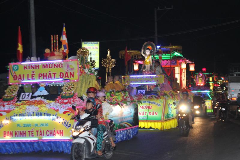 PG Đồng Tháp: Thuyết Pháp – Phóng Đăng – Diễu Hành Xe Hoa – Văn Nghệ