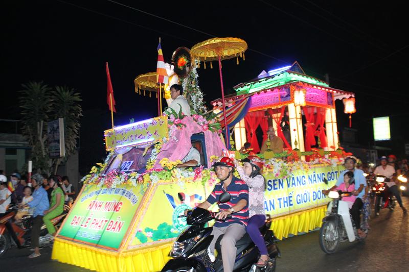 PG Đồng Tháp: Thuyết Pháp – Phóng Đăng – Diễu Hành Xe Hoa – Văn Nghệ