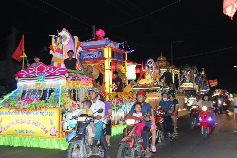 PG Đồng Tháp: Thuyết Pháp – Phóng Đăng – Diễu Hành Xe Hoa – Văn Nghệ