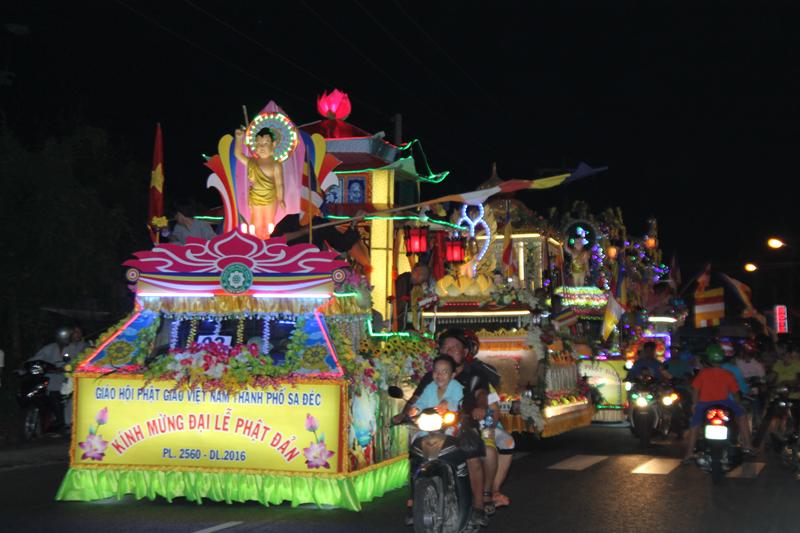 PG Đồng Tháp: Thuyết Pháp – Phóng Đăng – Diễu Hành Xe Hoa – Văn Nghệ