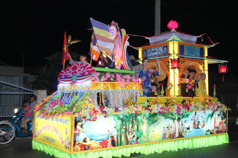 PG Đồng Tháp: Thuyết Pháp – Phóng Đăng – Diễu Hành Xe Hoa – Văn Nghệ