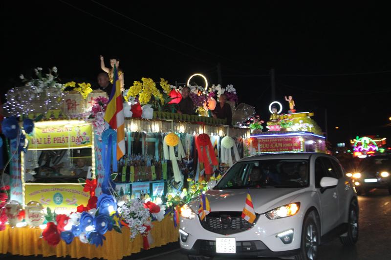 PG Đồng Tháp: Thuyết Pháp – Phóng Đăng – Diễu Hành Xe Hoa – Văn Nghệ