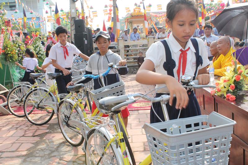 BTS. PG Đồng Tháp Tổ Chức Đại Lễ Phật Đản Phật Lịch 2560