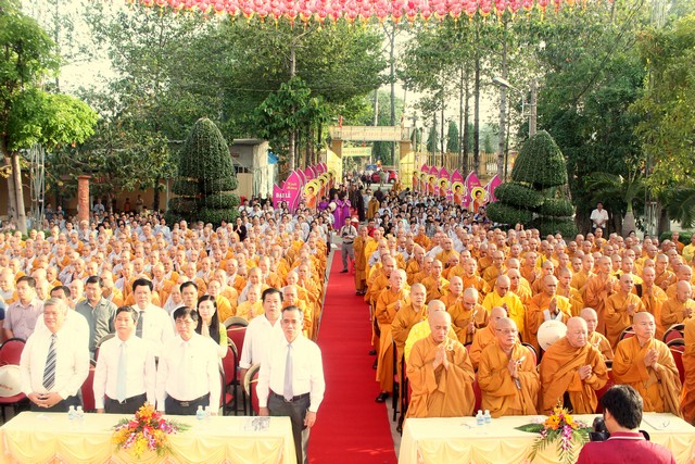 Bình Dương: Chào mừng đại lễ Phật đản 2560 - DL: 2016