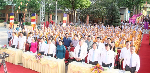 Bình Dương: Chào mừng đại lễ Phật đản 2560 - DL: 2016