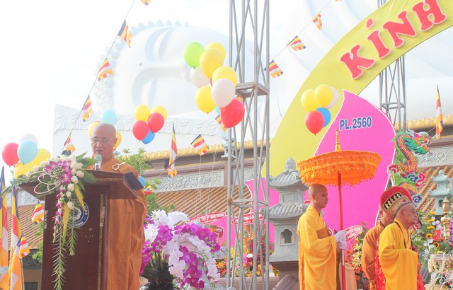 Bình Dương: Chào mừng đại lễ Phật đản 2560 - DL: 2016