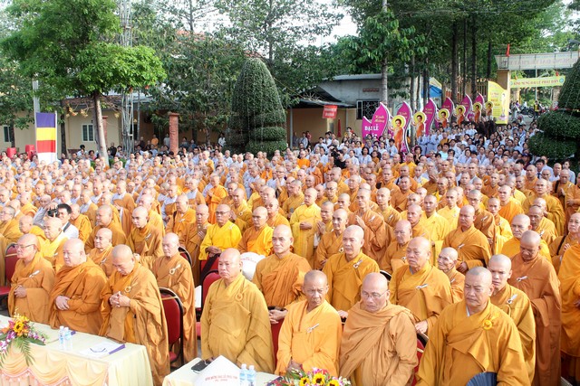 Bình Dương: Chào mừng đại lễ Phật đản 2560 - DL: 2016