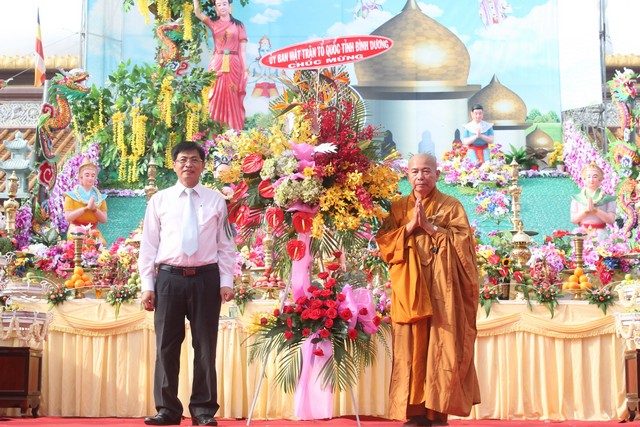 Bình Dương: Chào mừng đại lễ Phật đản 2560 - DL: 2016