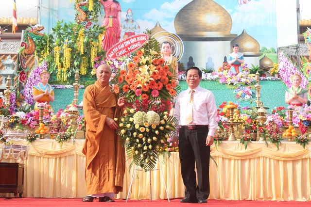 Bình Dương: Chào mừng đại lễ Phật đản 2560 - DL: 2016