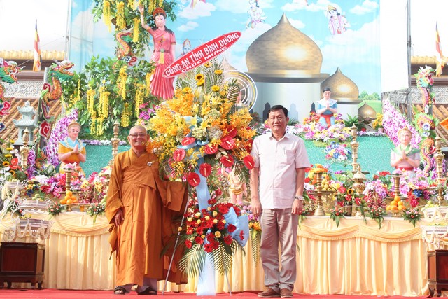 Bình Dương: Chào mừng đại lễ Phật đản 2560 - DL: 2016