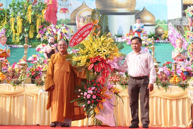 Bình Dương: Chào mừng đại lễ Phật đản 2560 - DL: 2016