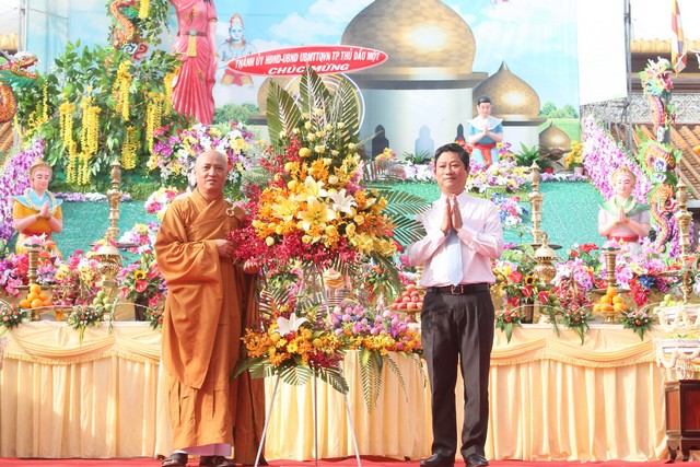 Bình Dương: Chào mừng đại lễ Phật đản 2560 - DL: 2016