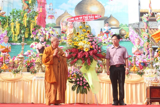 Bình Dương: Chào mừng đại lễ Phật đản 2560 - DL: 2016