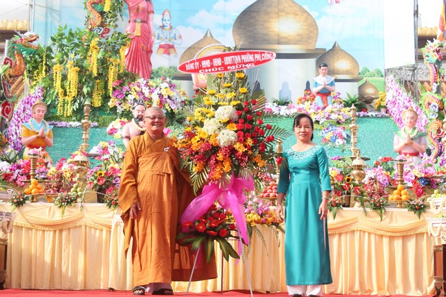 Bình Dương: Chào mừng đại lễ Phật đản 2560 - DL: 2016