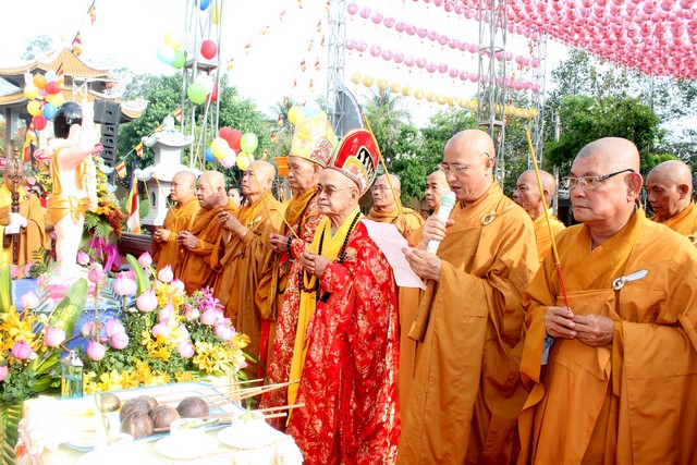 Bình Dương: Chào mừng đại lễ Phật đản 2560 - DL: 2016