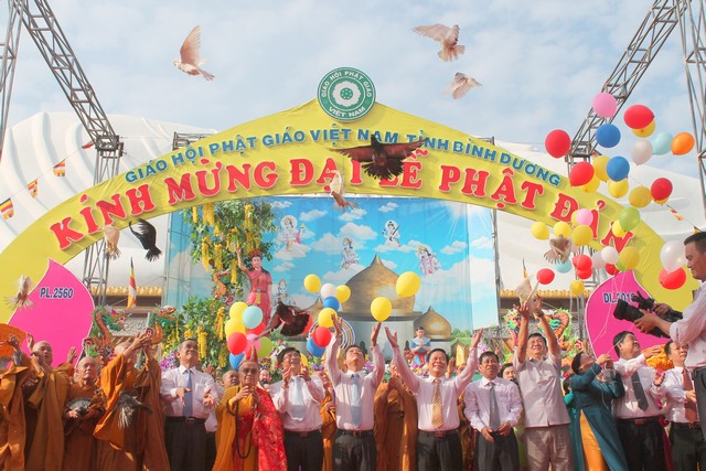 Bình Dương: Chào mừng đại lễ Phật đản 2560 - DL: 2016