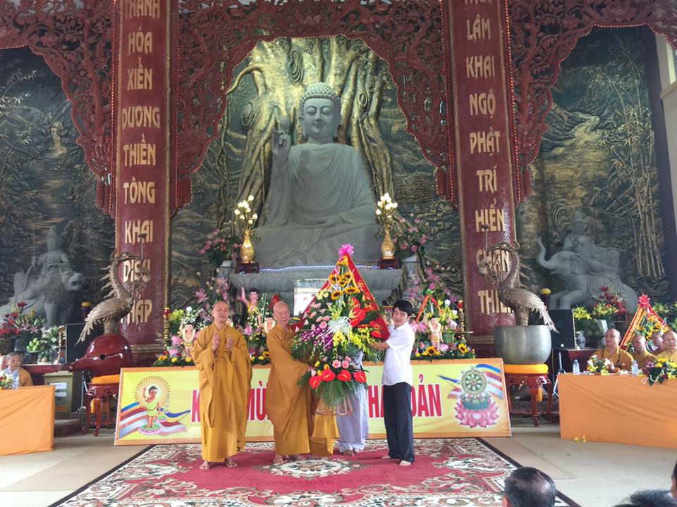 Thanh Hóa: Chùm ảnh kính mừng Phật đản PL: 2560 TV. Trúc Lâm Hàm Rồng