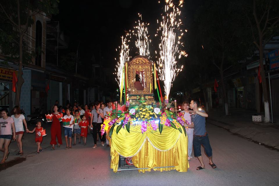 Thanh Hóa: Chùm ảnh văn nghệ và hoa đăng mừng Phật đản chùa Đông Nam