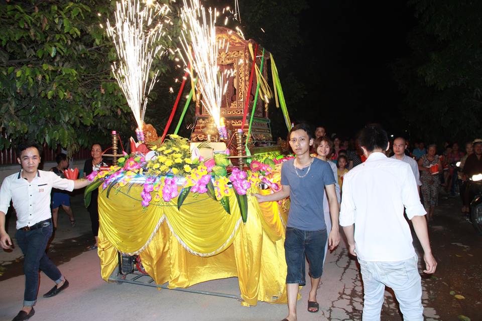 Thanh Hóa: Chùm ảnh văn nghệ và hoa đăng mừng Phật đản chùa Đông Nam
