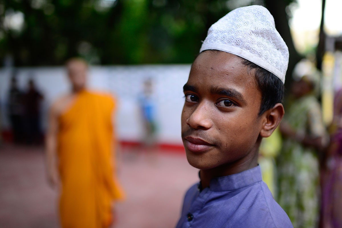 Bangladesh: Phật giáo phát thức ăn cho người Hồi giáo nhân tháng Ramadan