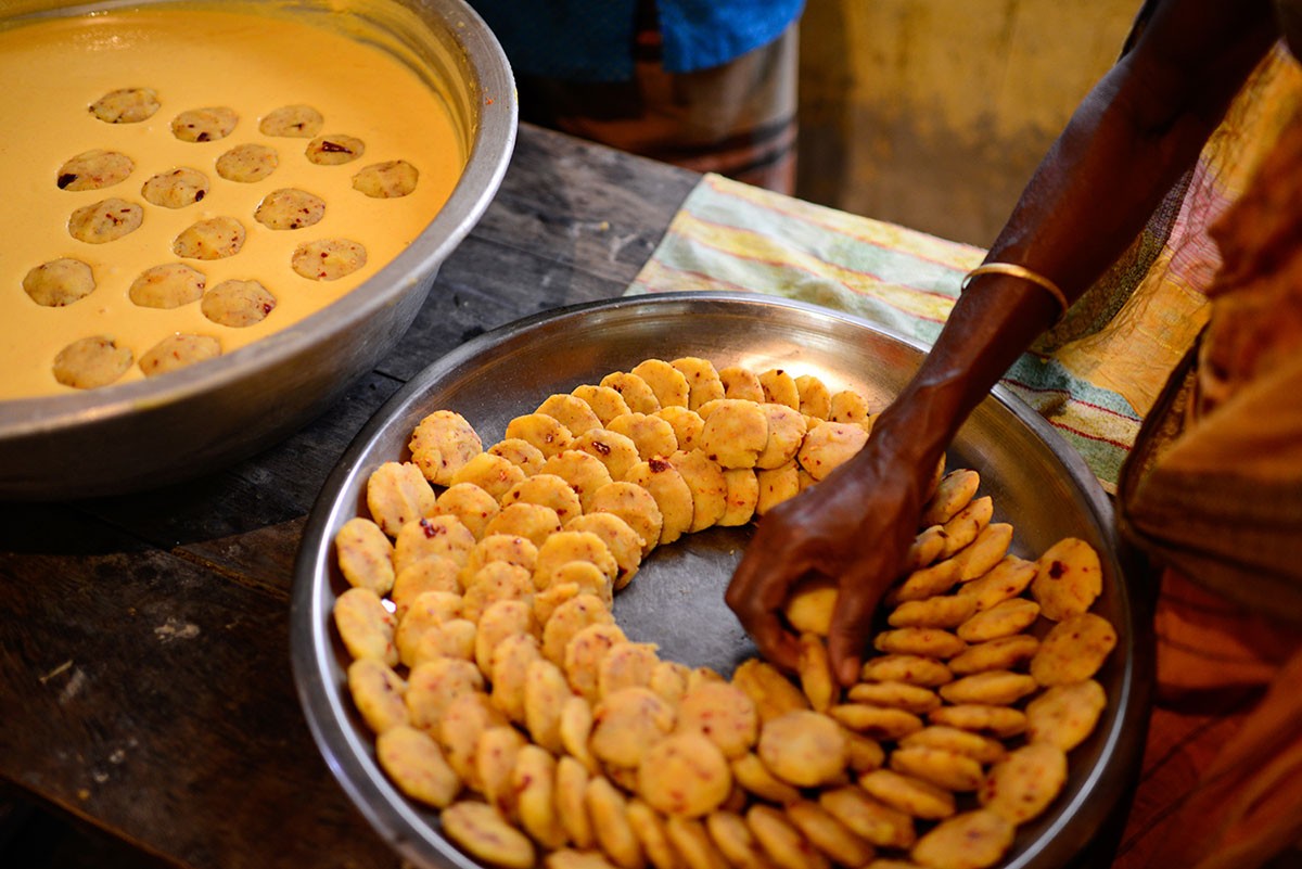 Bangladesh: Phật giáo phát thức ăn cho người Hồi giáo nhân tháng Ramadan