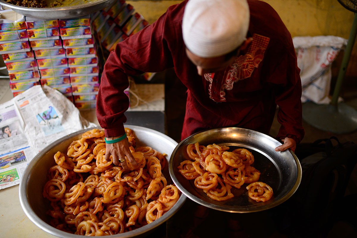 Bangladesh: Phật giáo phát thức ăn cho người Hồi giáo nhân tháng Ramadan