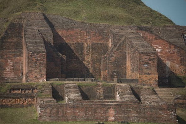 Bangladesh: Somapura Mahavihara Trung tâm Phật giáo lớn lớn nhất Nam Á bị phế tích