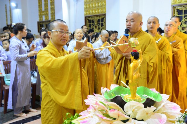 Chùa Giác Ngộ: Trang nghiêm đại lễ Phật đản và quy y Tam Bảo PL. 2560 – DL. 2016