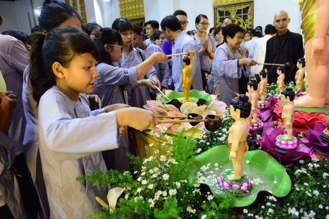 Chùa Giác Ngộ: Trang nghiêm đại lễ Phật đản và quy y Tam Bảo PL. 2560 – DL. 2016