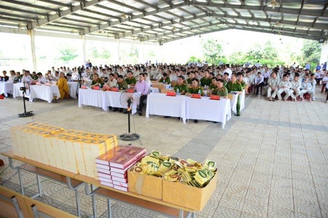 Đà Nẵng: TT.Thích Nhật Từ chia sẻ với 560 học viên cai nghiện ma túy
