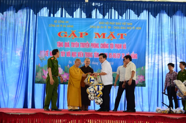 Đà Nẵng: TT.Thích Nhật Từ chia sẻ với 560 học viên cai nghiện ma túy