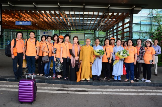 Quỹ Đạo Phật Ngày Nay:Trao Tặng quà vùng hạn hán Tây Nguyên (C71)