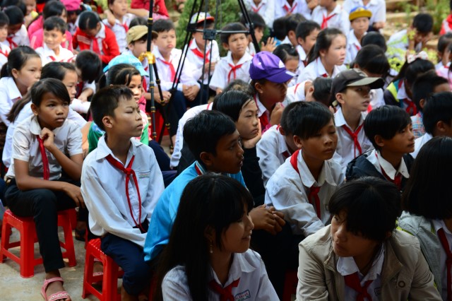 Quỹ Đạo Phật Ngày Nay:Trao Tặng quà vùng hạn hán Tây Nguyên (C71)