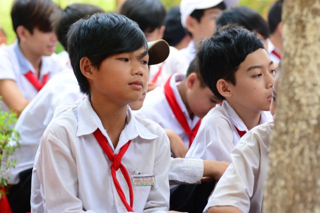 Quỹ Đạo Phật Ngày Nay:Trao Tặng quà vùng hạn hán Tây Nguyên (C71)