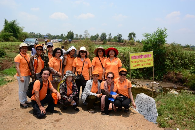 Quỹ Đạo Phật Ngày Nay:Trao Tặng quà vùng hạn hán Tây Nguyên (C71)