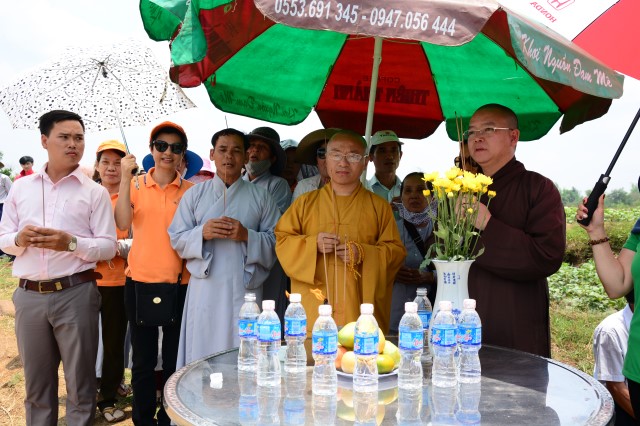 Quỹ Đạo Phật Ngày Nay:Trao Tặng quà vùng hạn hán Tây Nguyên (C71)