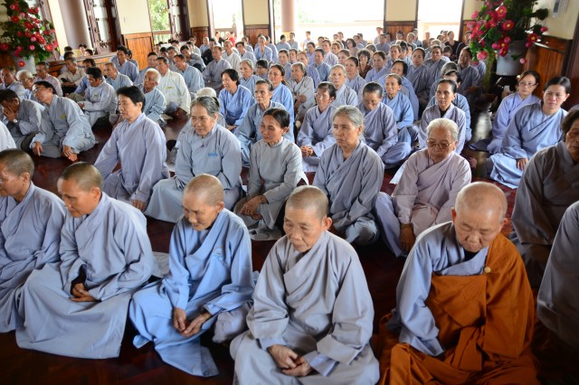 Quỹ Đạo Phật Ngày Nay:Trao Tặng quà vùng hạn hán Tây Nguyên (C71)