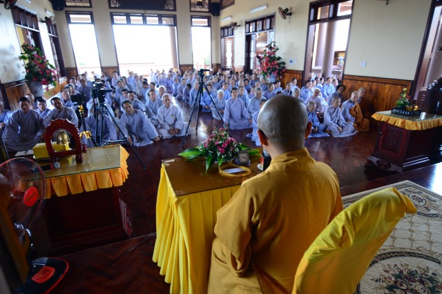 Quỹ Đạo Phật Ngày Nay:Trao Tặng quà vùng hạn hán Tây Nguyên (C71)
