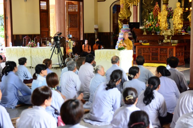Quỹ Đạo Phật Ngày Nay:Trao Tặng quà vùng hạn hán Tây Nguyên (C71)